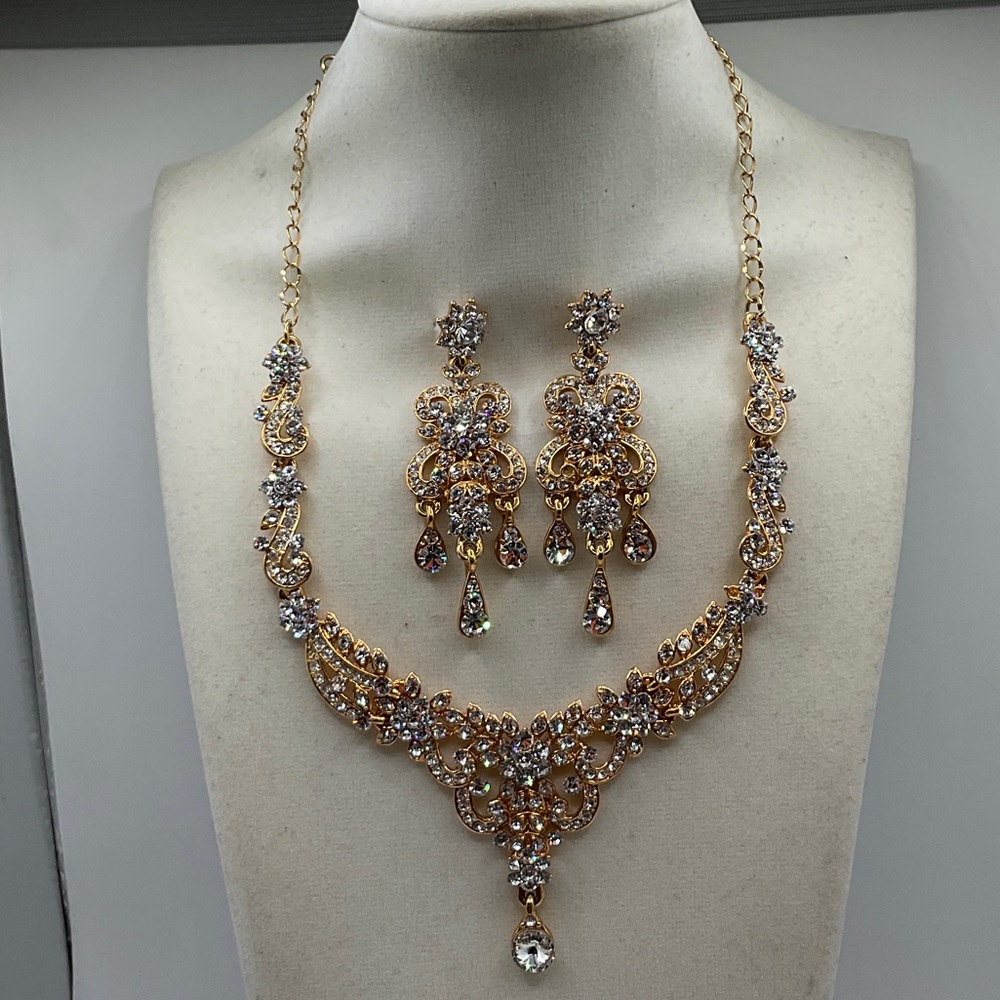 Amazon Gold and Silver Crystal Necklace Set